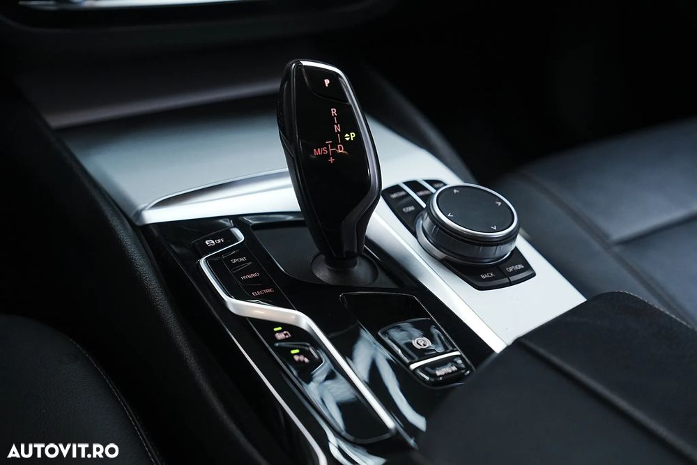 BMW Seria 5 530e xDrive AT PHEV - 38