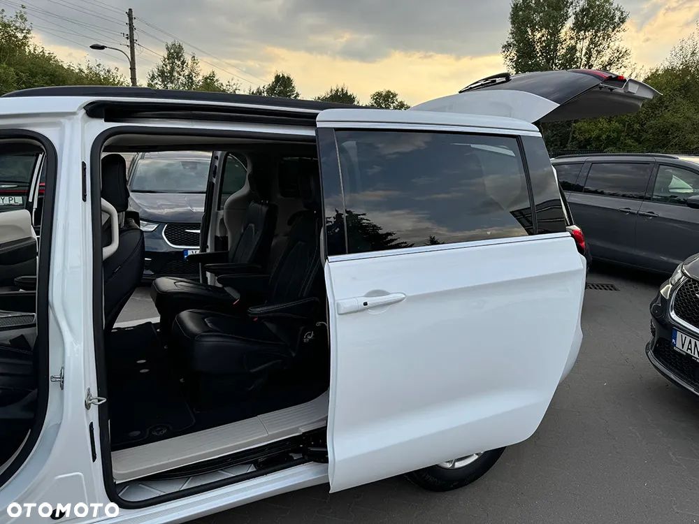 Chrysler Pacifica - 17