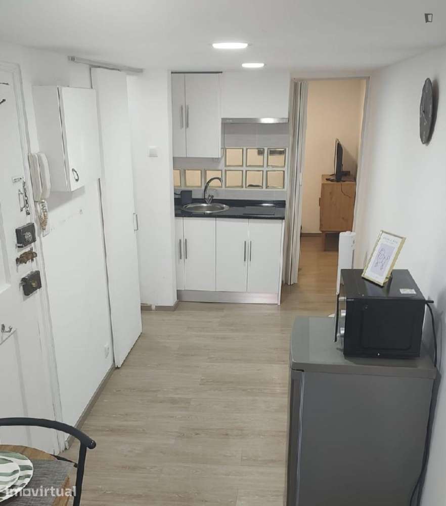Apartamento com 1 quartos - localizado em Sé Lisbon - Grande imagem: 2/6