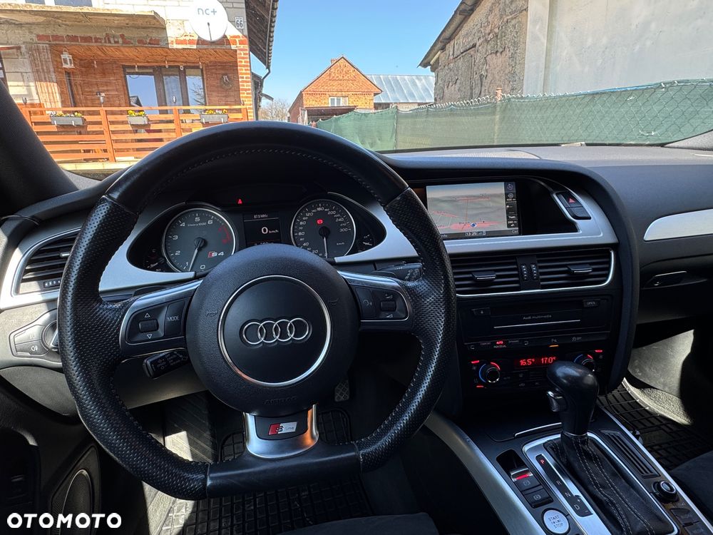 Audi S4 Avant S tronic - 11