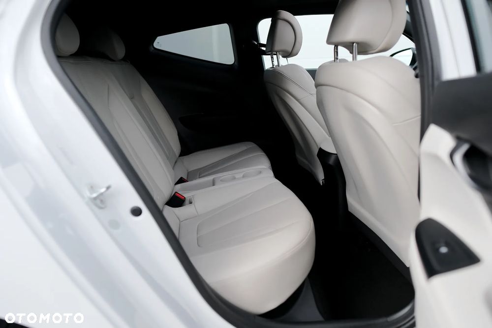 Hyundai Veloster - 24
