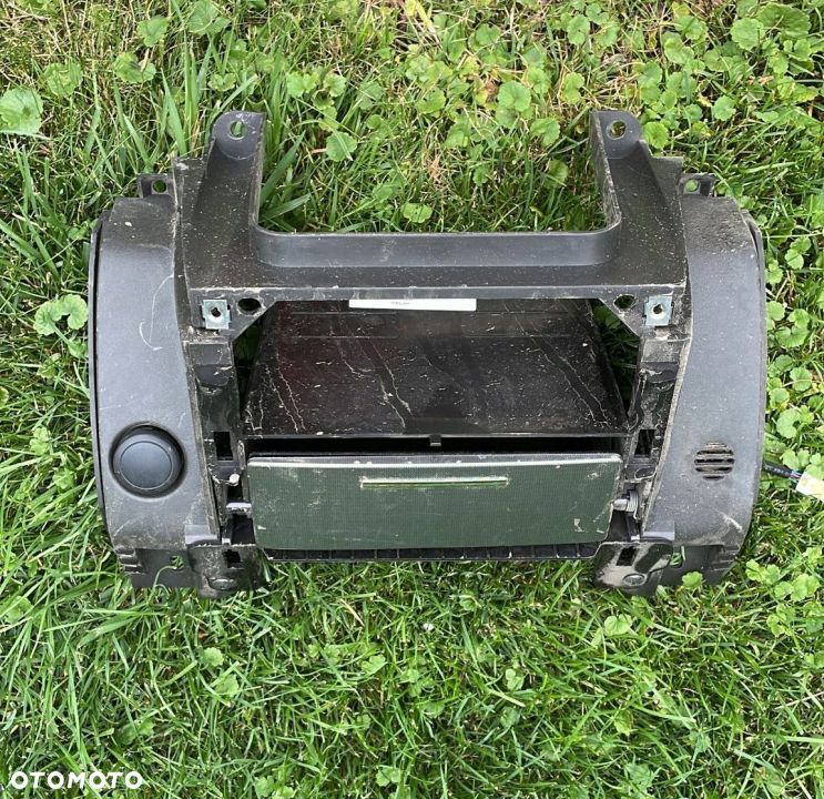 Navara D40 Lift 2010- PANEL SCHOWEK KONSOLI - 1