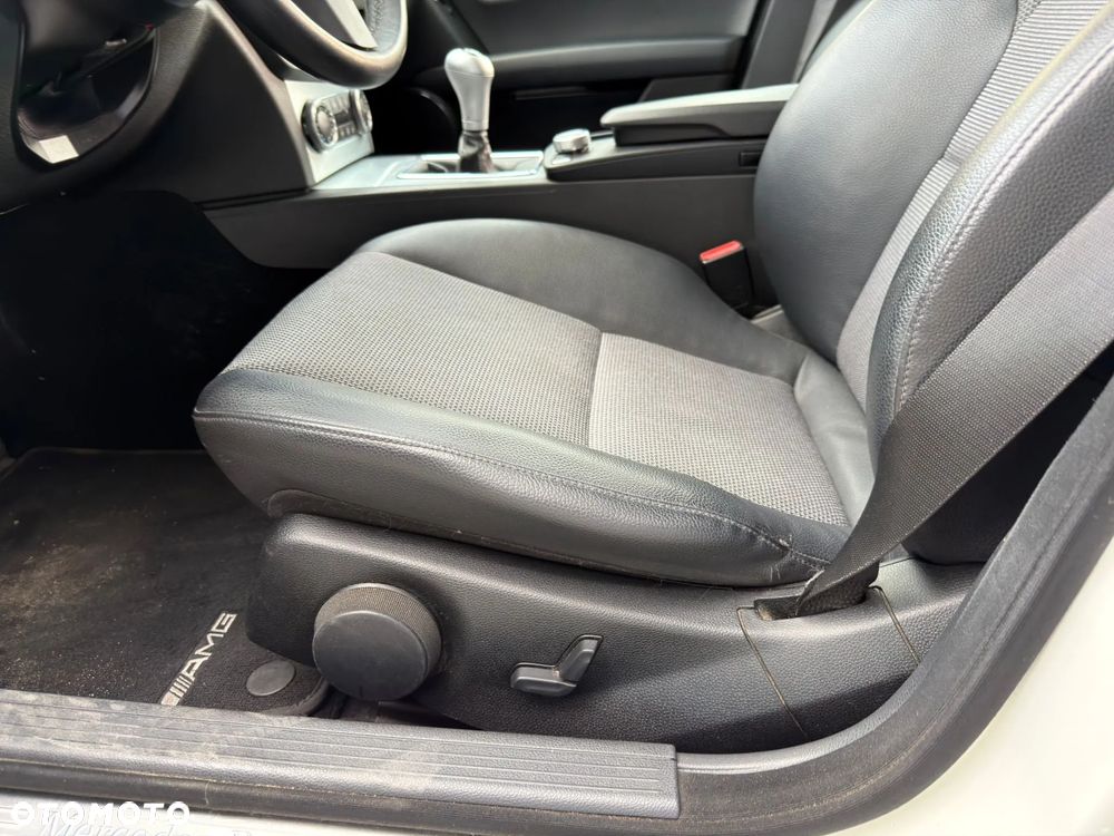 Mercedes-Benz Klasa C 220 CDI DPF Avantgarde - 14