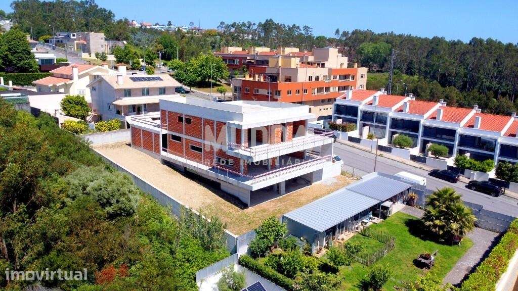 Uma moradia Exclusiva de arquitetura contemporânea numa localização pr - Grande imagem: 2/14