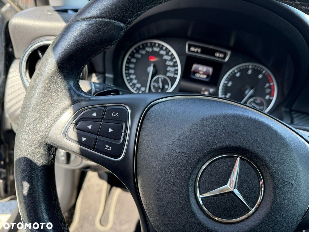 Mercedes-Benz GLA 200 7G-DCT Style - 18