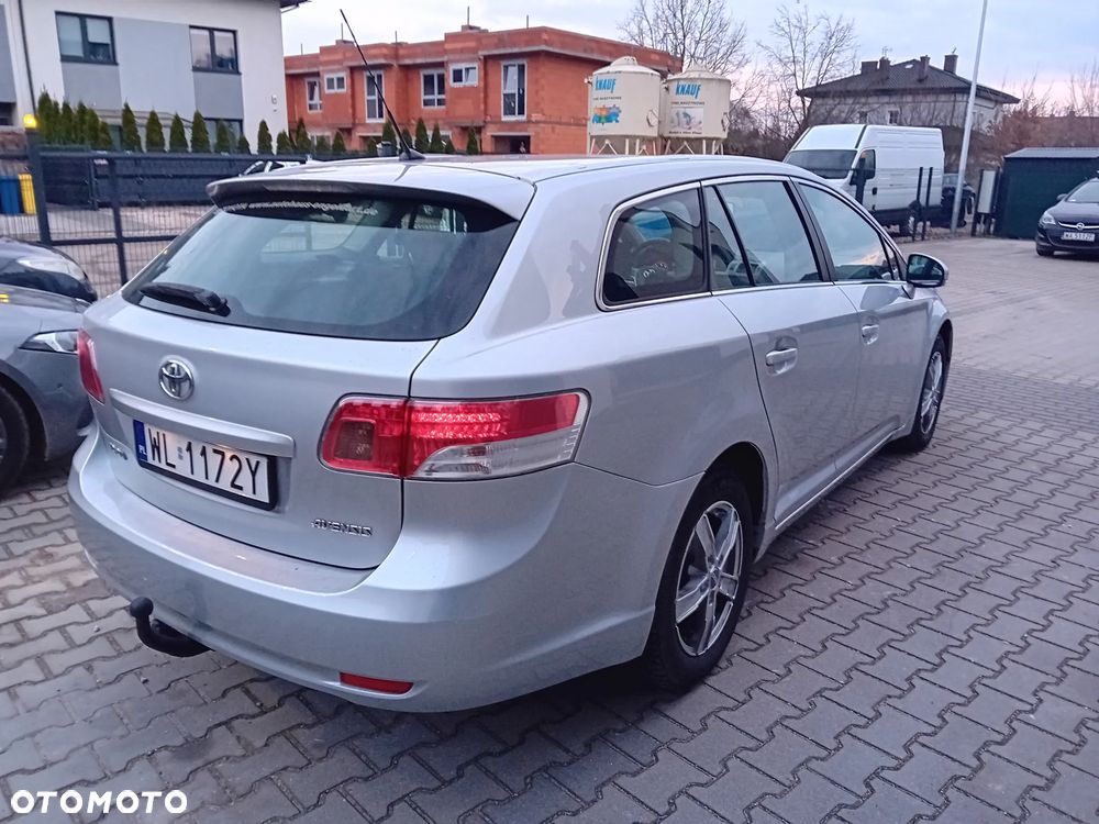 Toyota Avensis 2.0 D-4D Executive - 4