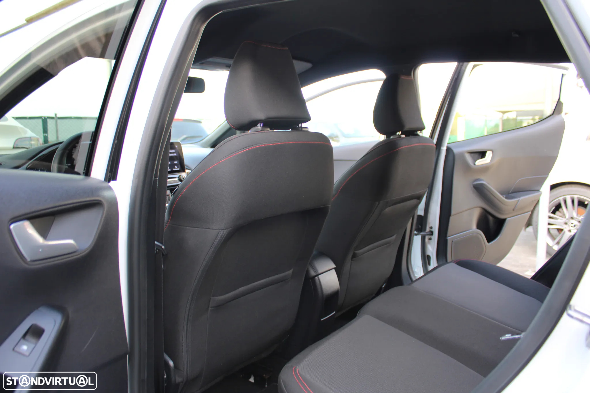 Ford Fiesta 1.0 EcoBoost ST-Line - 35