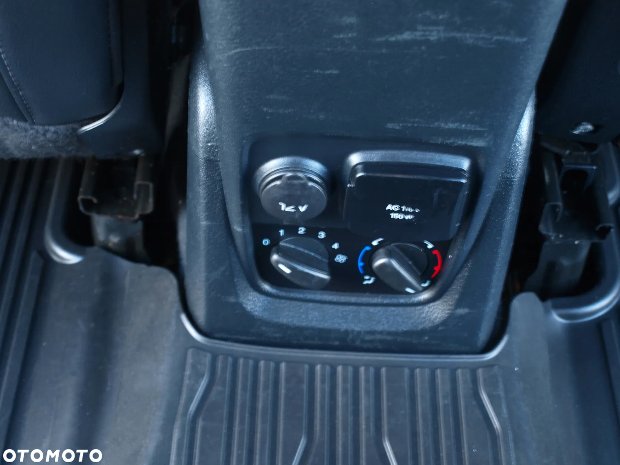 Ford Tourneo Connect Grand - 16