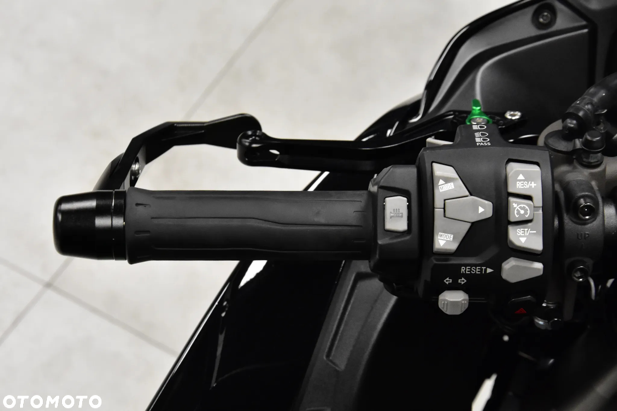 Kawasaki Ninja H2 SX - 23