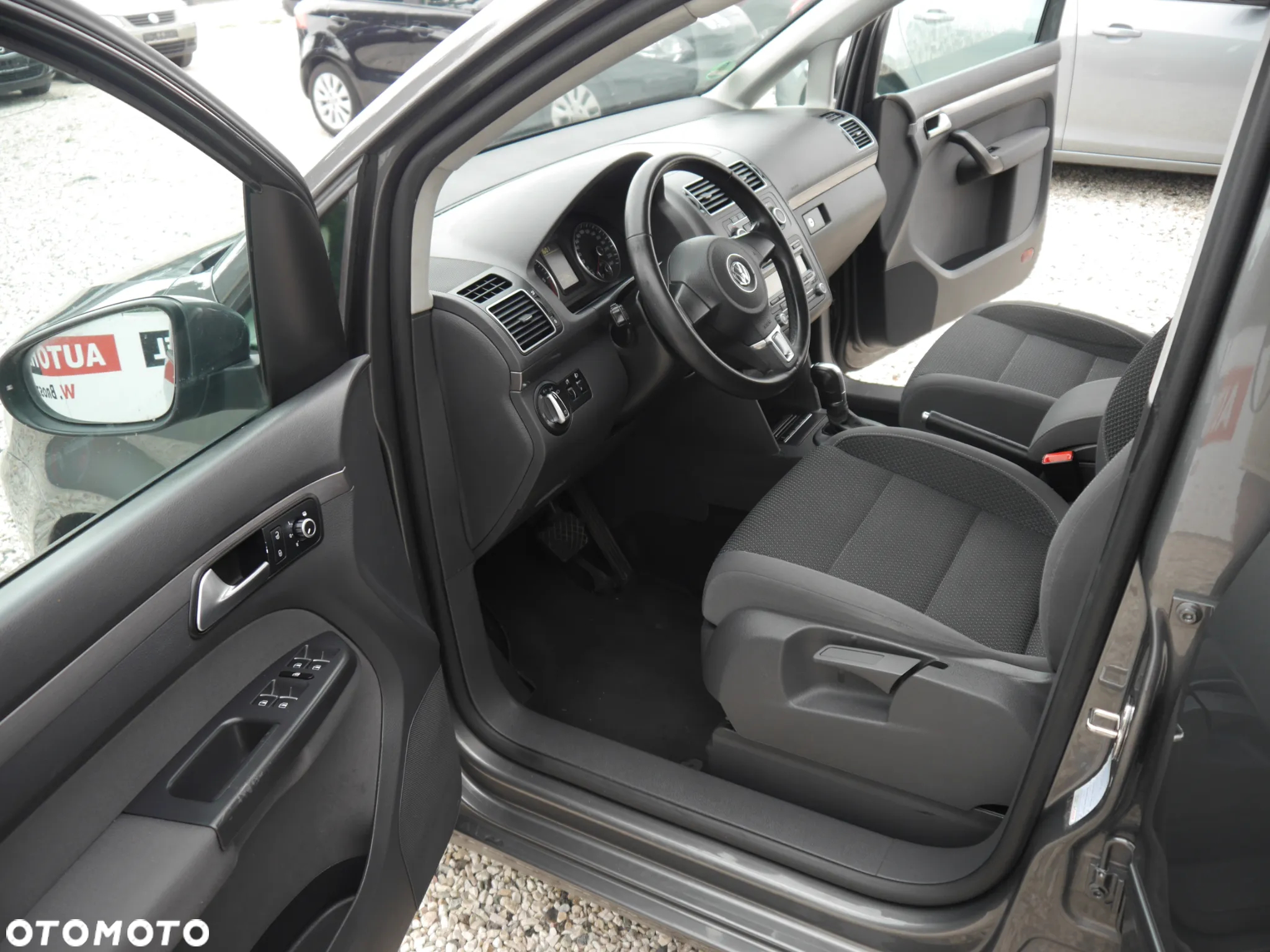 Volkswagen Touran 2.0 TDI DPF BlueMotion Technology DSG Comfortline - 5