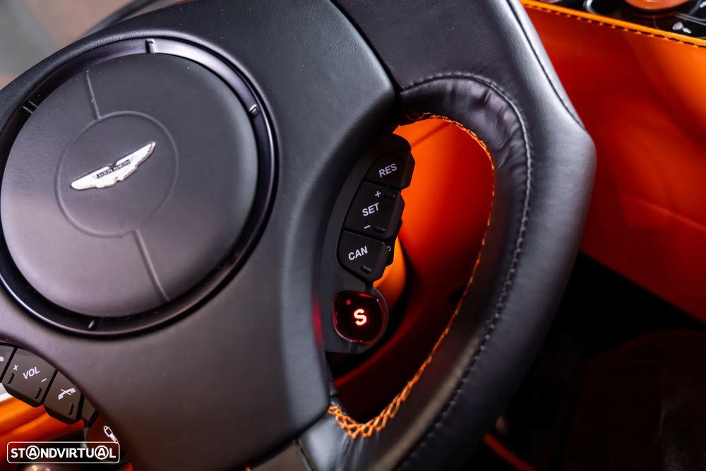 Aston Martin Vanquish 5.9 V12 - 17