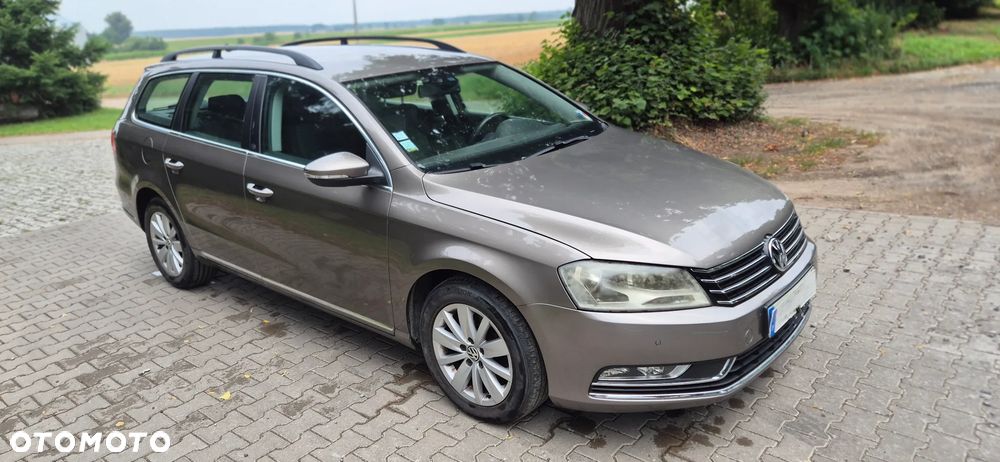 Volkswagen Passat - 1