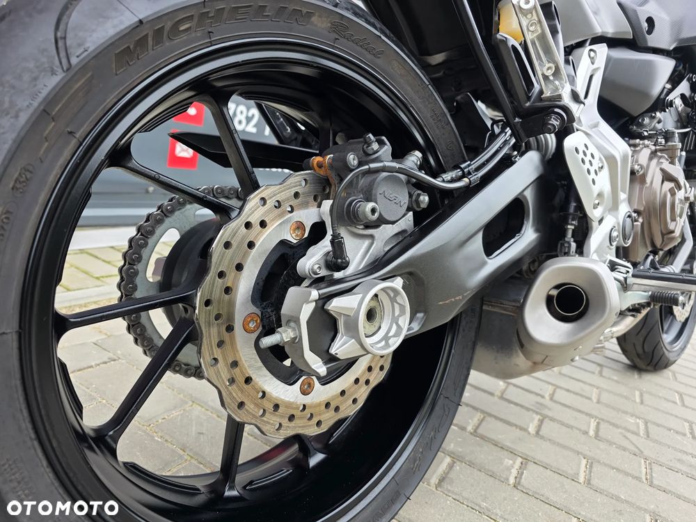 Yamaha MT - 22