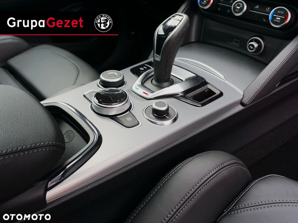 Alfa Romeo Stelvio - 10