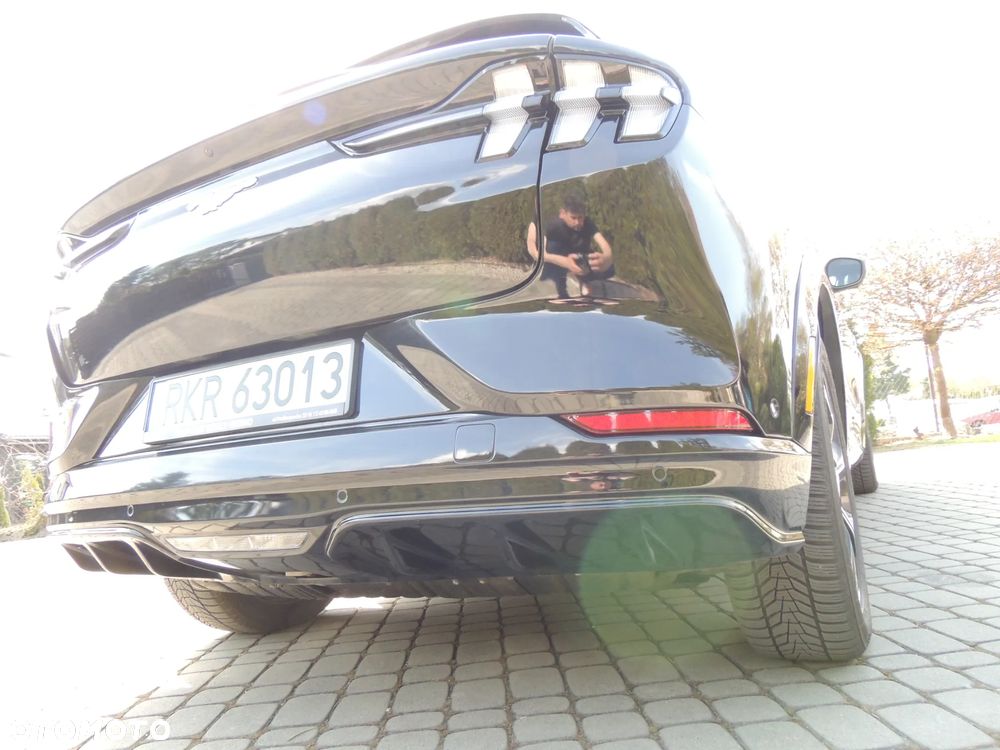 Ford Mustang Mach-E - 16