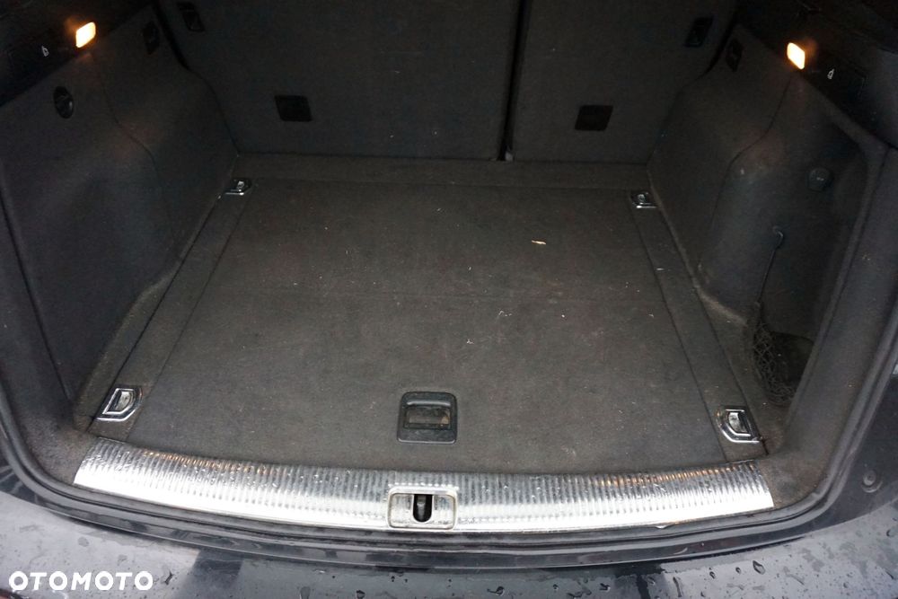 PODŁOGA WYKŁADZINA BAGAŻNIKA Q5 I 8R  AUDI 2008-2012 - 1
