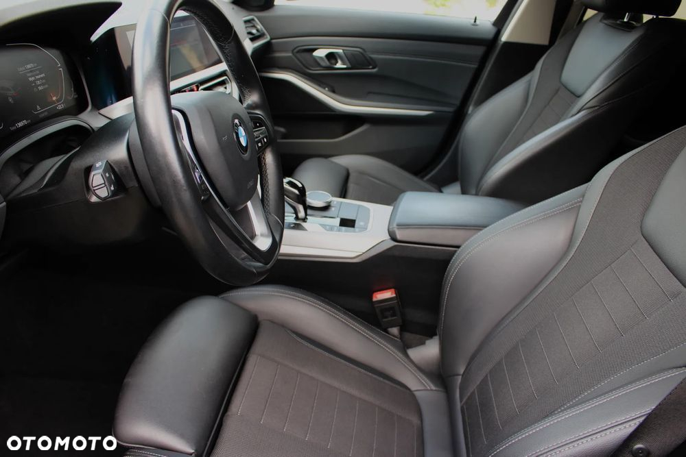 BMW Seria 3 318d Touring Advantage - 14