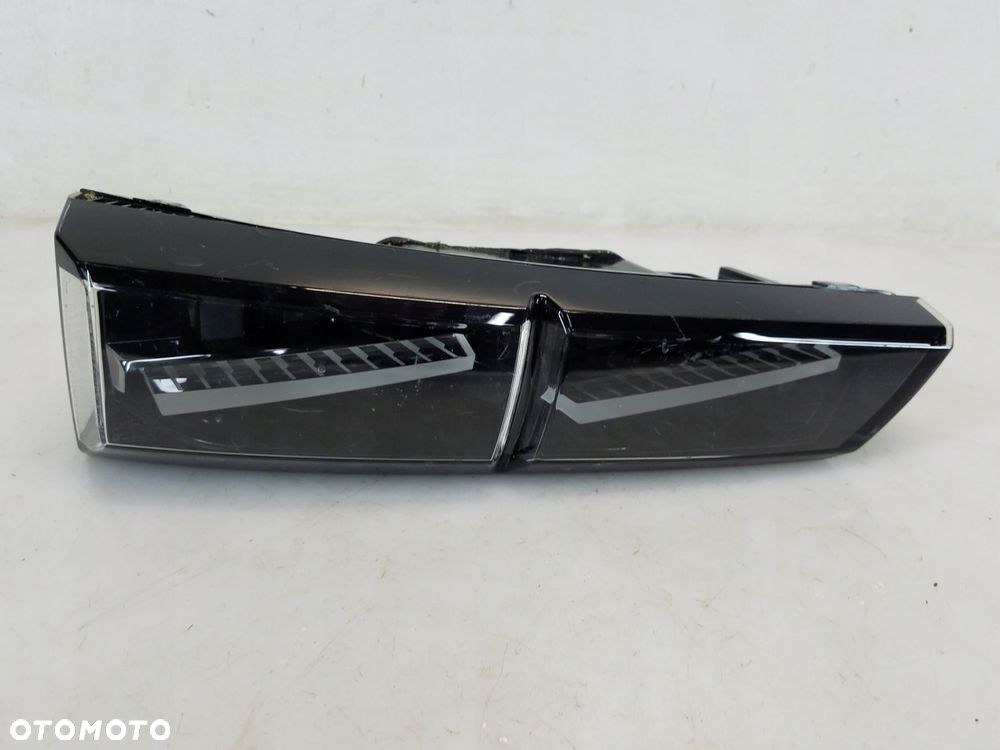 lampa tył w klapę peugeot 308 iii t10 hb - 9