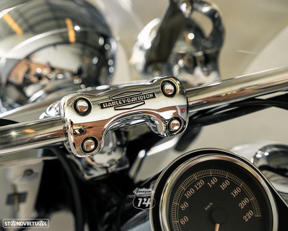 Harley-Davidson FLST Softail Deluxe - 10