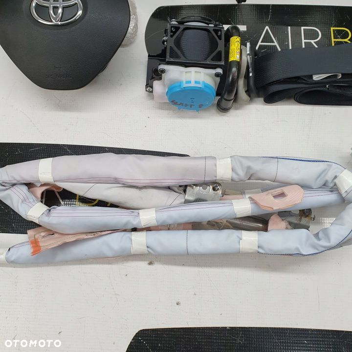 TOYOTA AYGO DESKA ROZDZIELCZA KONSOLA KOKPIT PULPIT PODUSZKI AIRBAG AIR BAG PASY KIT SET - 9