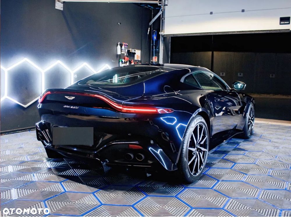 Aston Martin Vantage - 16