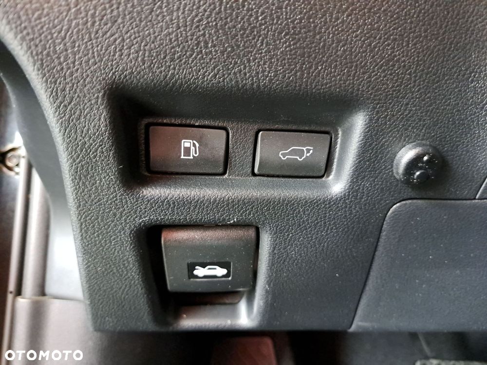 Lexus UX - 35