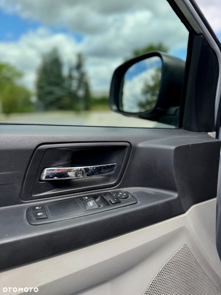 Chrysler Grand Voyager 2.8 CRD LX - 25
