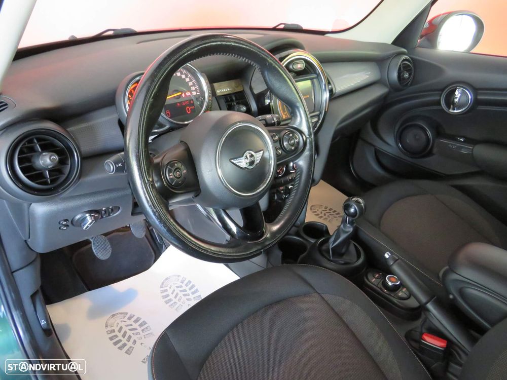MINI 5 Portas Cooper D - 19