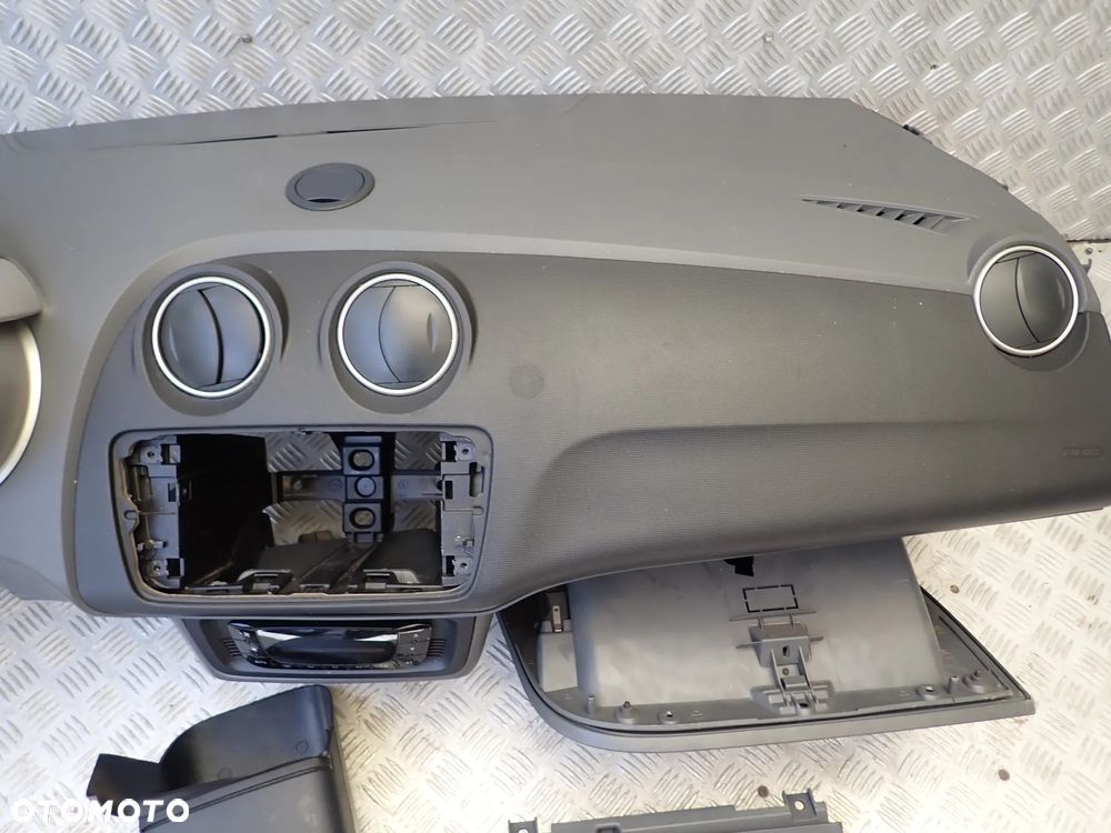 KOKPIT DESKA ROZDIELCZA SEAT IBIZA IV , WERSJA 5 DRZWIOWA - 3