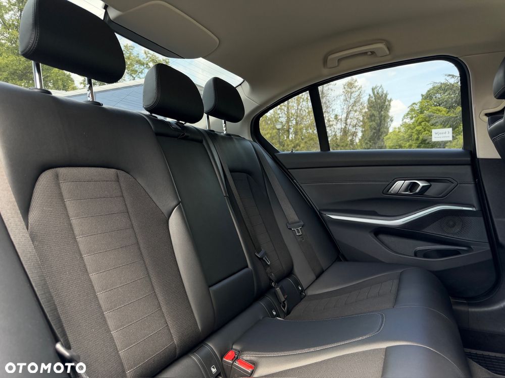 BMW Seria 3 330i Sport Line - 8