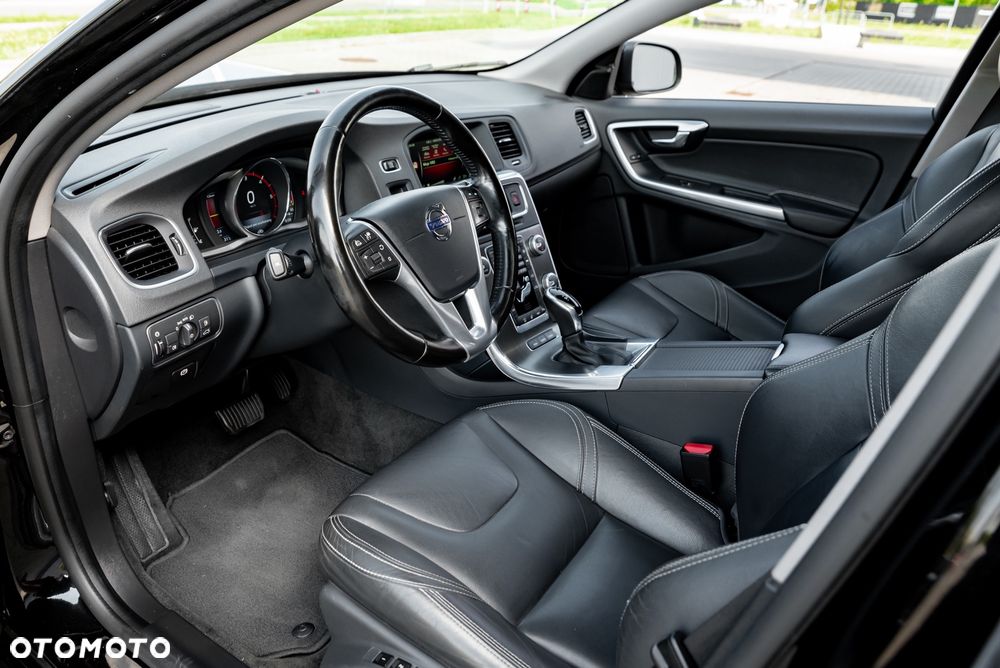 Volvo V60 D6 AWD Plug-in Hybrid Summum - 18