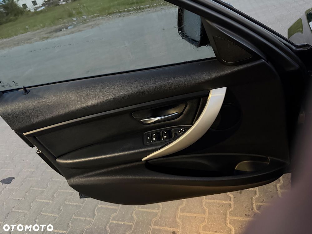 BMW Seria 3 320i xDrive Sport Line - 20
