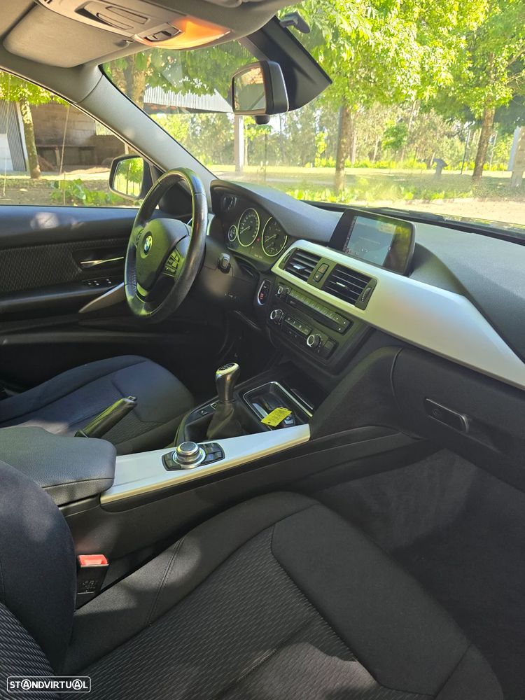 BMW 316 d Sport Line - 12