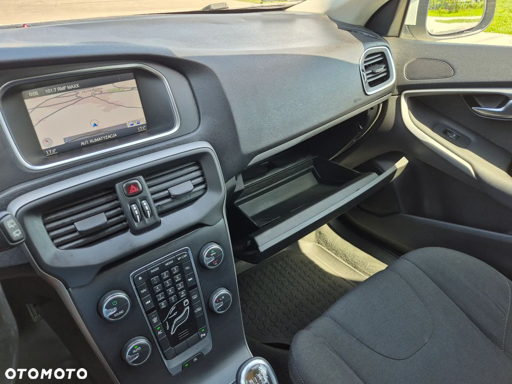 Volvo V40 D2 Momentum - 19