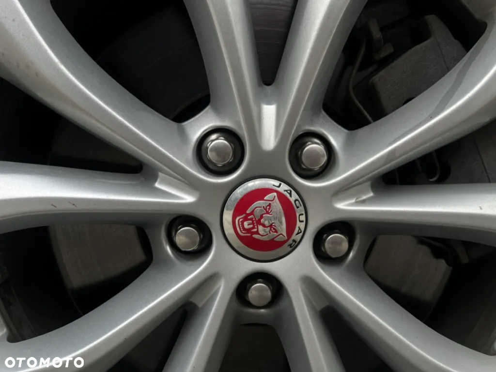 Jaguar XF 30t AWD Sportbrake R-Sport - 8