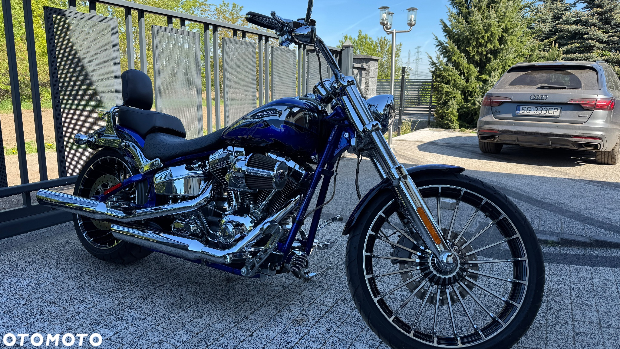 Harley-Davidson Softail Breakout - 24
