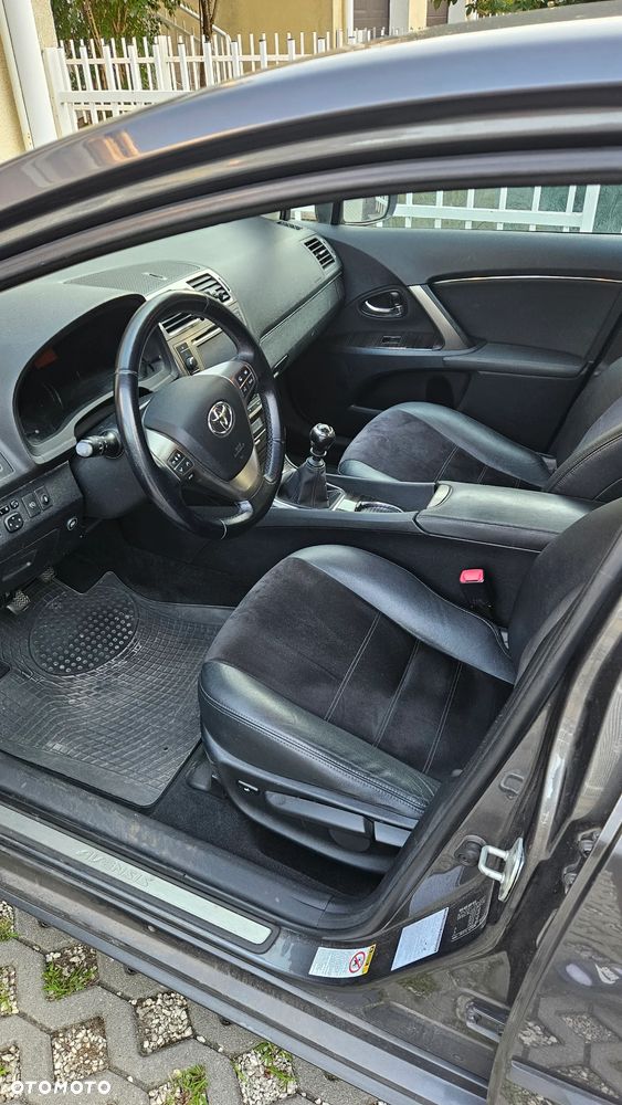 Toyota Avensis 1.8 Premium - 8