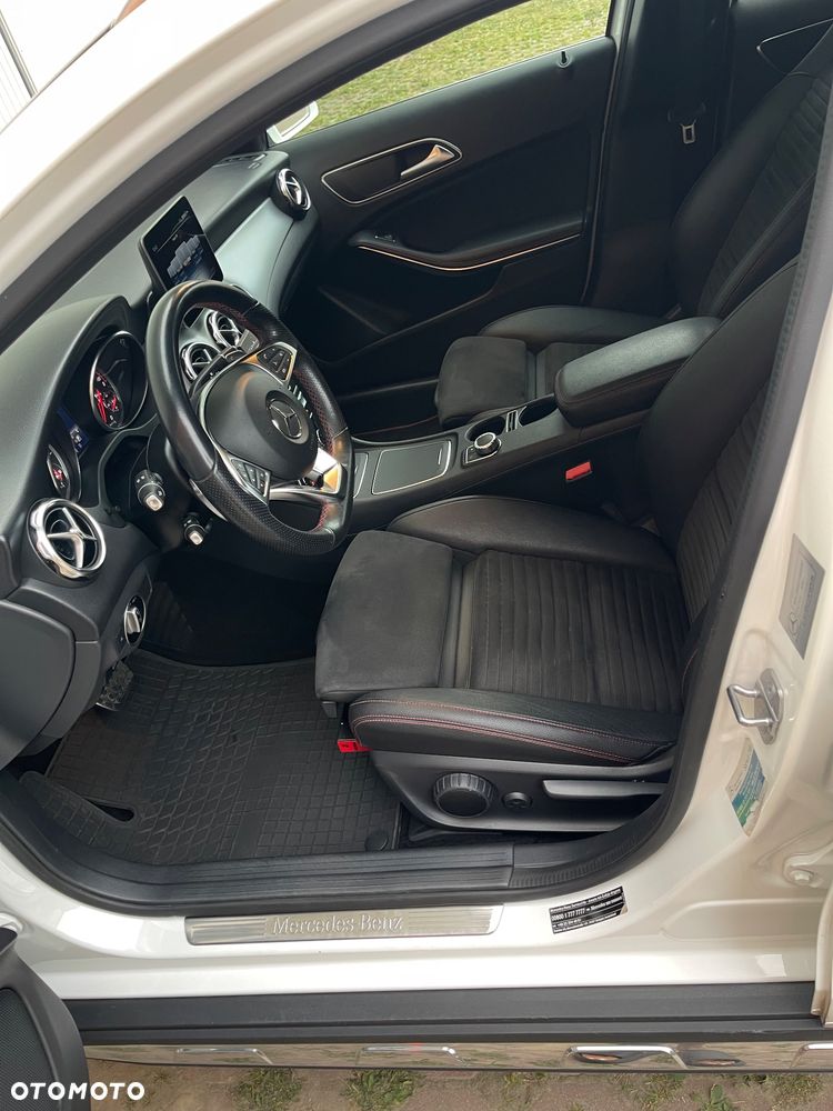 Mercedes-Benz GLA 200 7G-DCT - 11