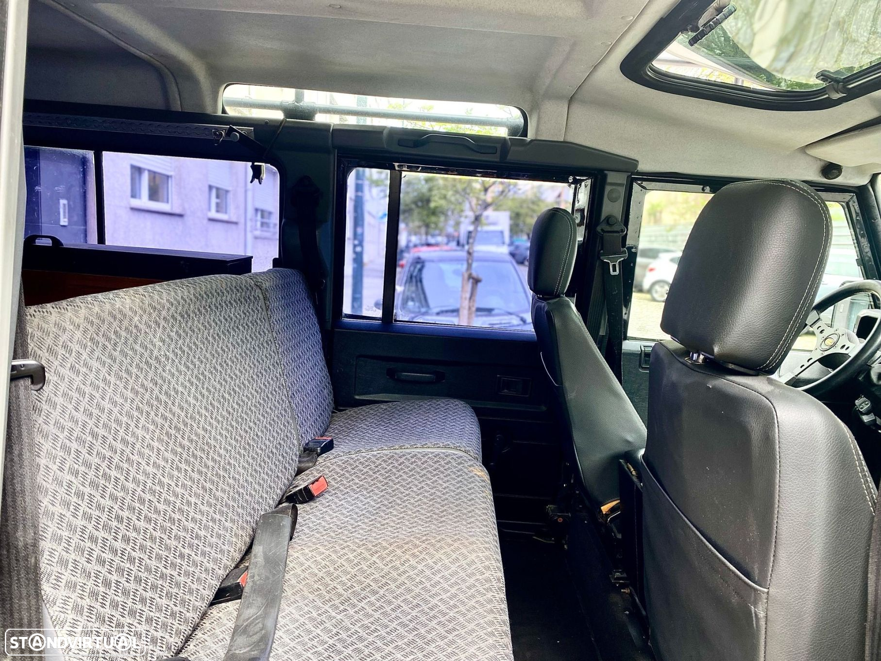 Land Rover Defender 110 2.5 TD5 Metal Top - 38