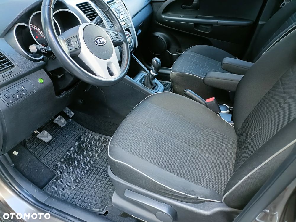 Kia Venga - 8