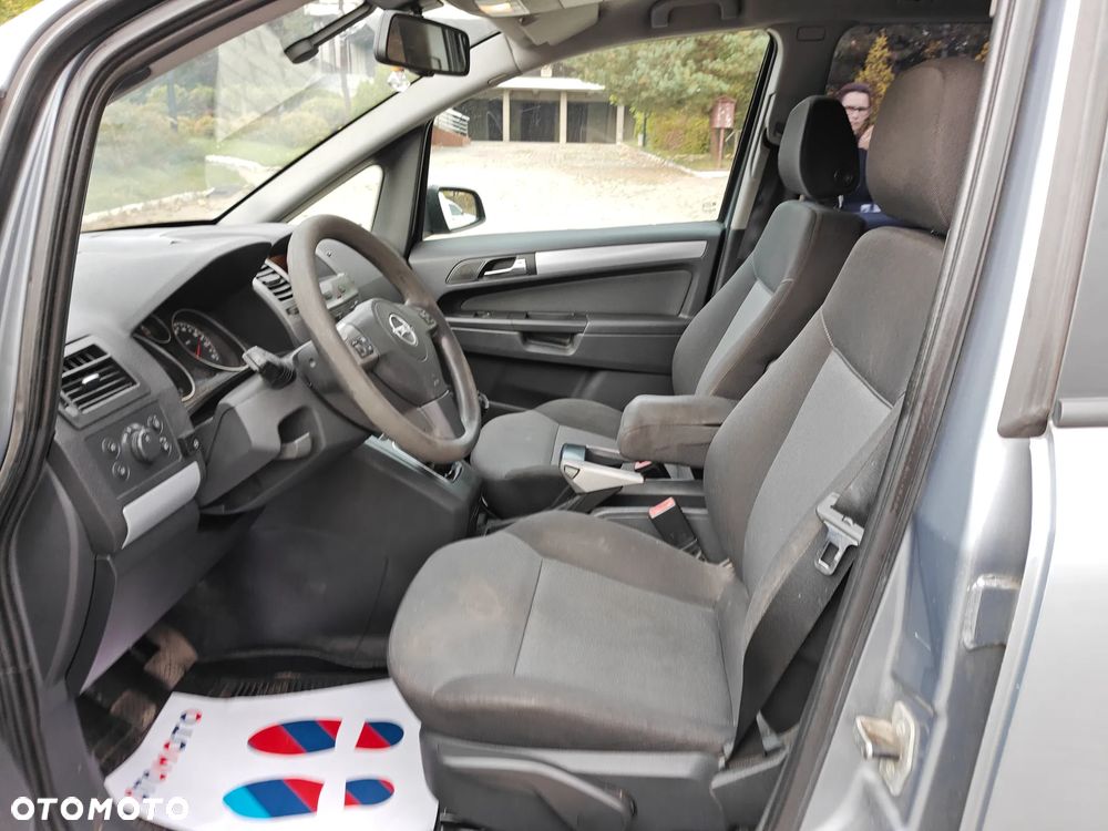 Kia Carnival V6 Executive - 6