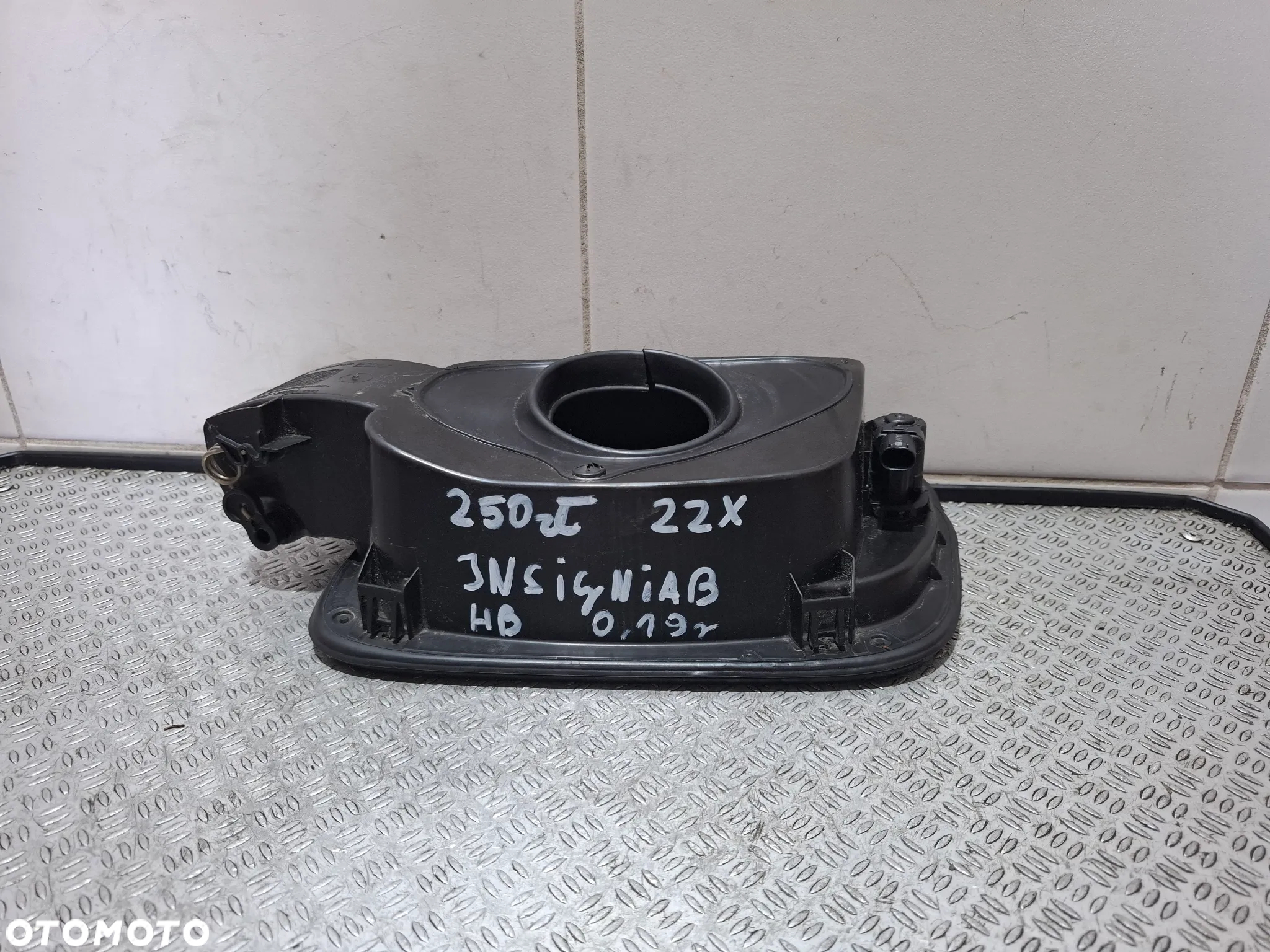 Klapka wlewu paliwa Opel Insignia B 2019 rok hatchback kolor 22X - 2