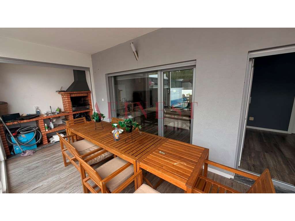 MORADIA T4 COM PISCINA AQUECIDA EM FERNÃO FERRO | 394 m² + LOTE 525... - Grande imagem: 5/5