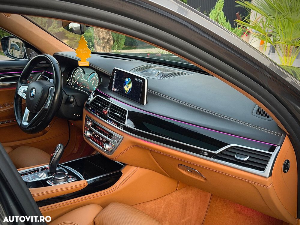 BMW Seria 7 740e iPerformance - 28