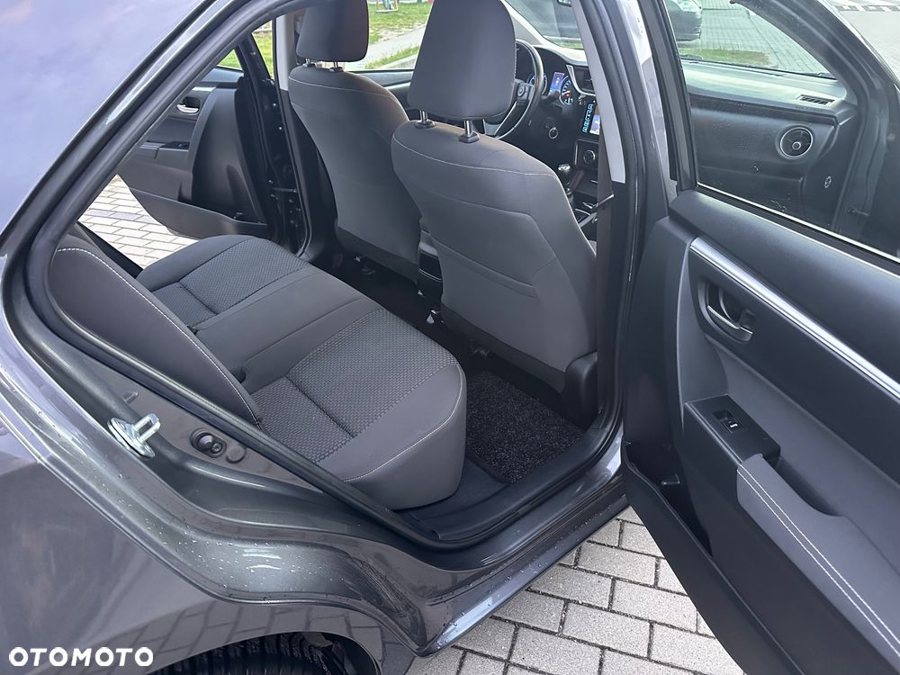 Toyota Corolla 1.6 Classic Plus - 15