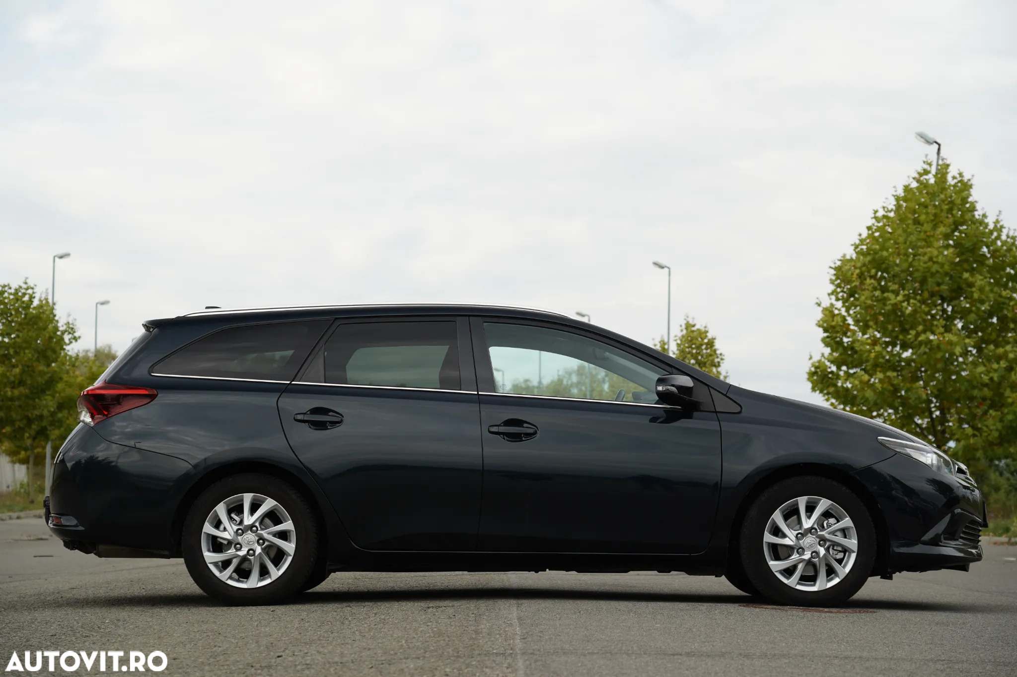 Toyota Auris 1.8 L VVT-i Hybrid Sol + - 23