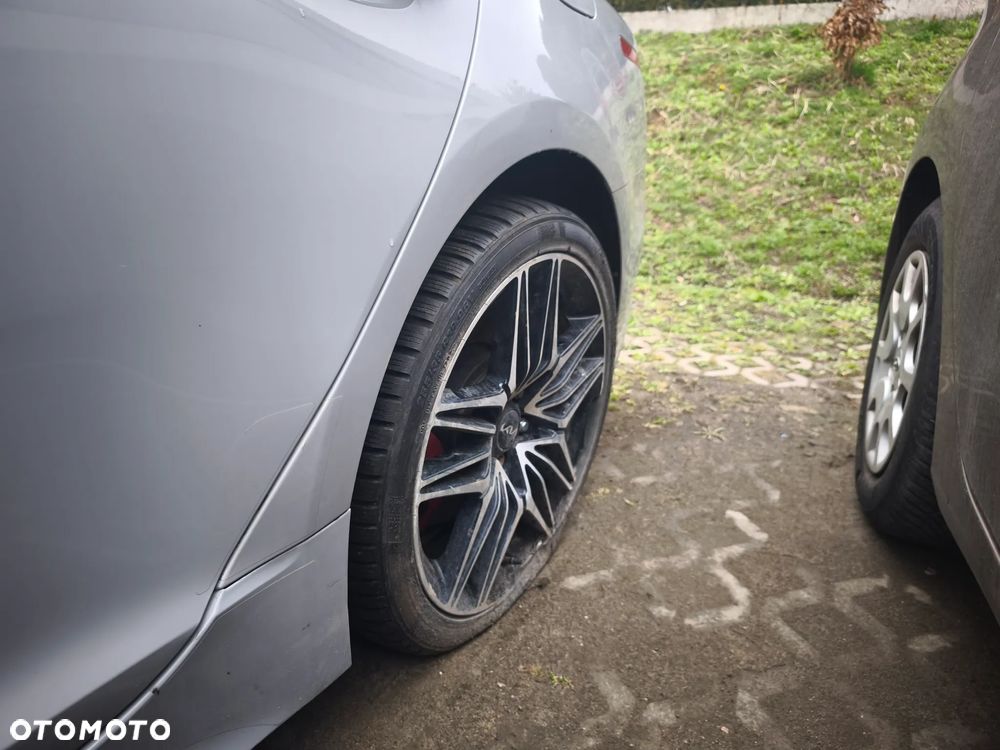 Kia Stinger 3.3 T-GDI AWD GT - 9