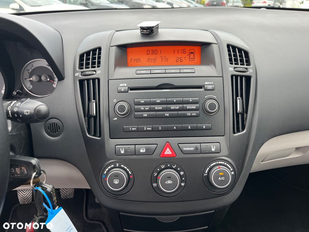 Kia Ceed 1.4 CVVT Attract - 17