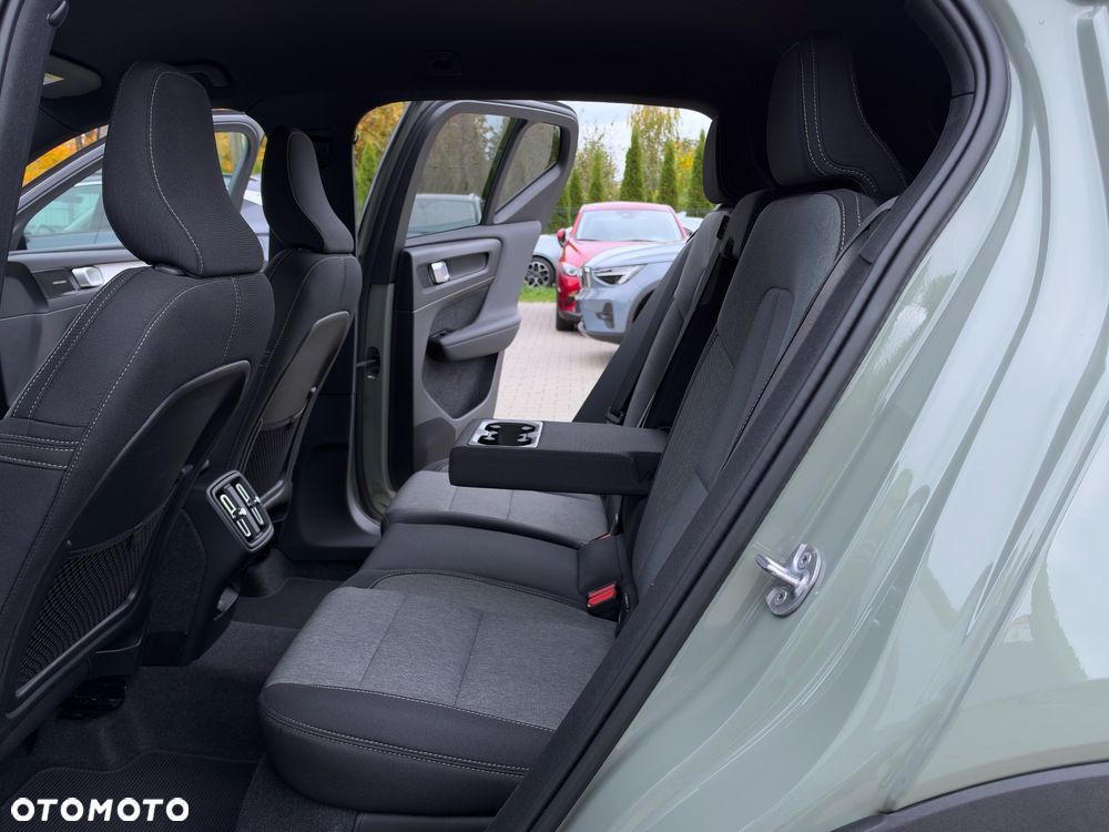 Volvo XC 40 B3 Plus Dark - 35