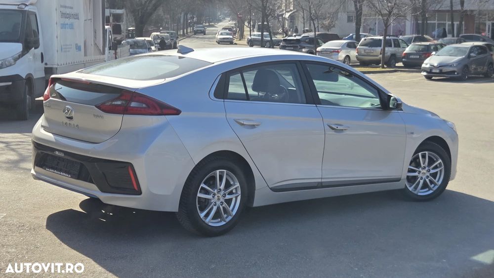 Hyundai IONIQ 1.6 GDI Premium - 2